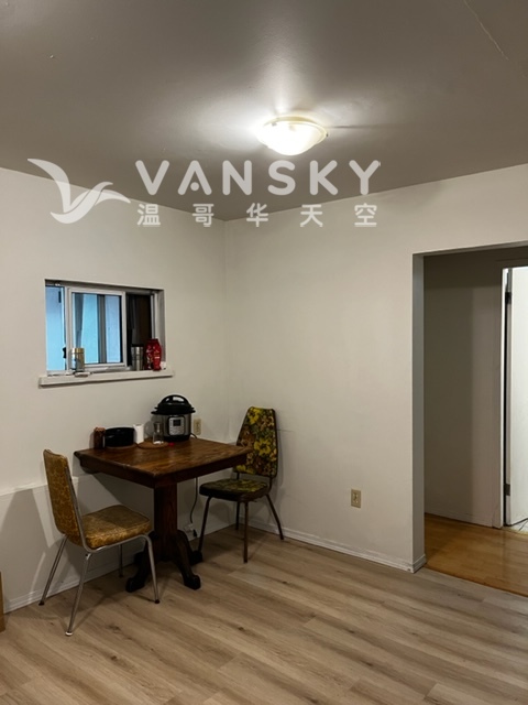 260427101319_29-2 dining and kitchen 3.jpg